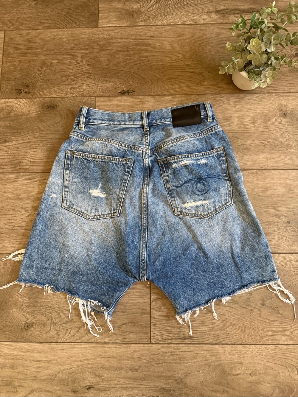 R13 Marky Drop Denim Shorts Bain Blue Size 25 - Picture 11 of 14